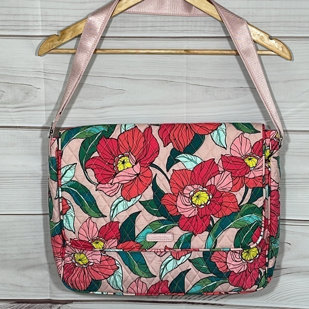 NWT Vera Bradley Essential Messenger Vintage Floral